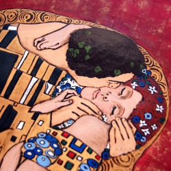 LEATHER PAINTING THE KISS